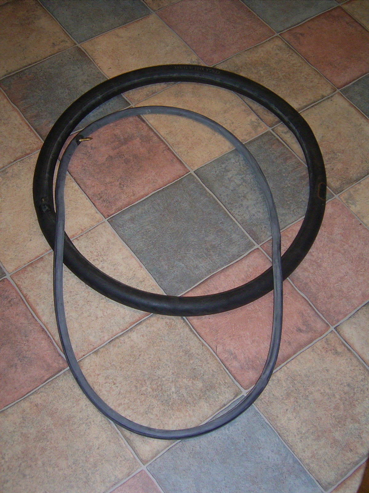 Deux chambre de bicyclette (Vélo tout terrain et vélo de course)