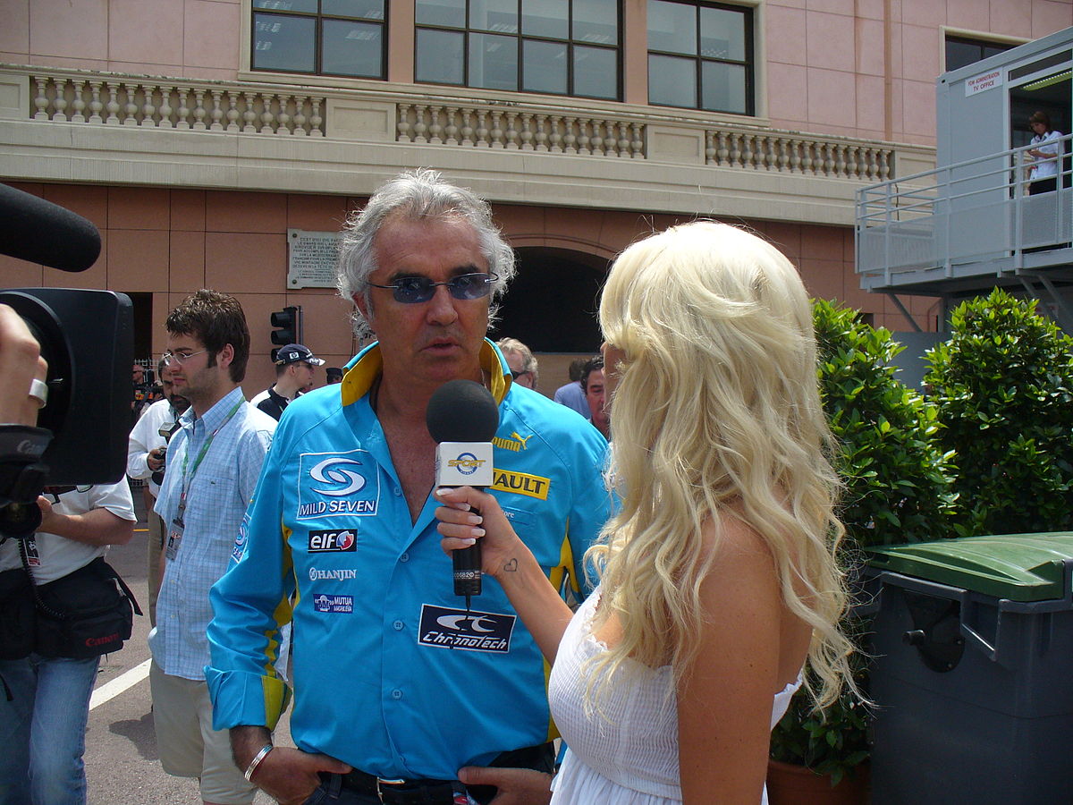 Flavio Briatore interviewé par Carolina Gynning au Grand Prix de Monaco de 2006.