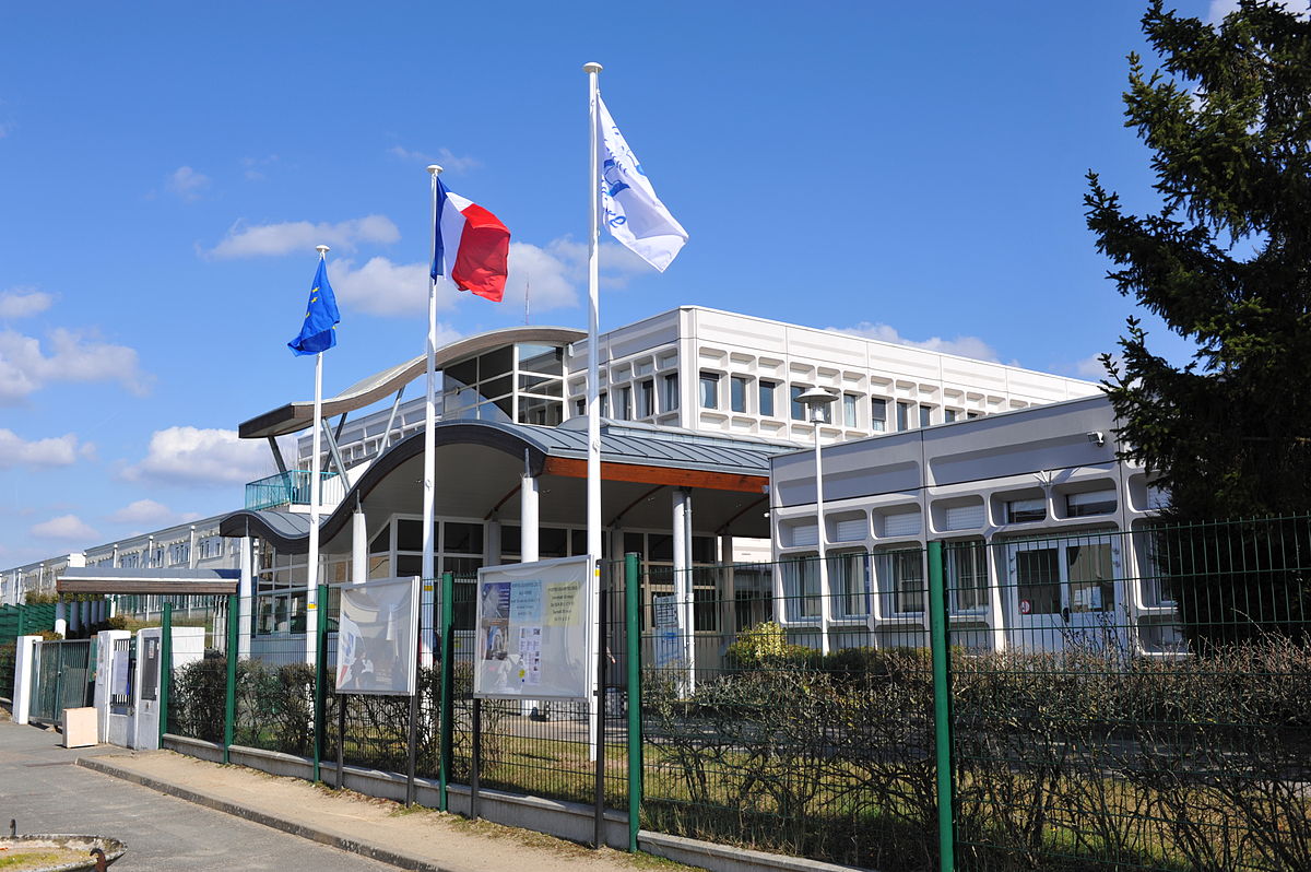 Fleury-les-Aubrais lycée Jean Lurçat.jpg
