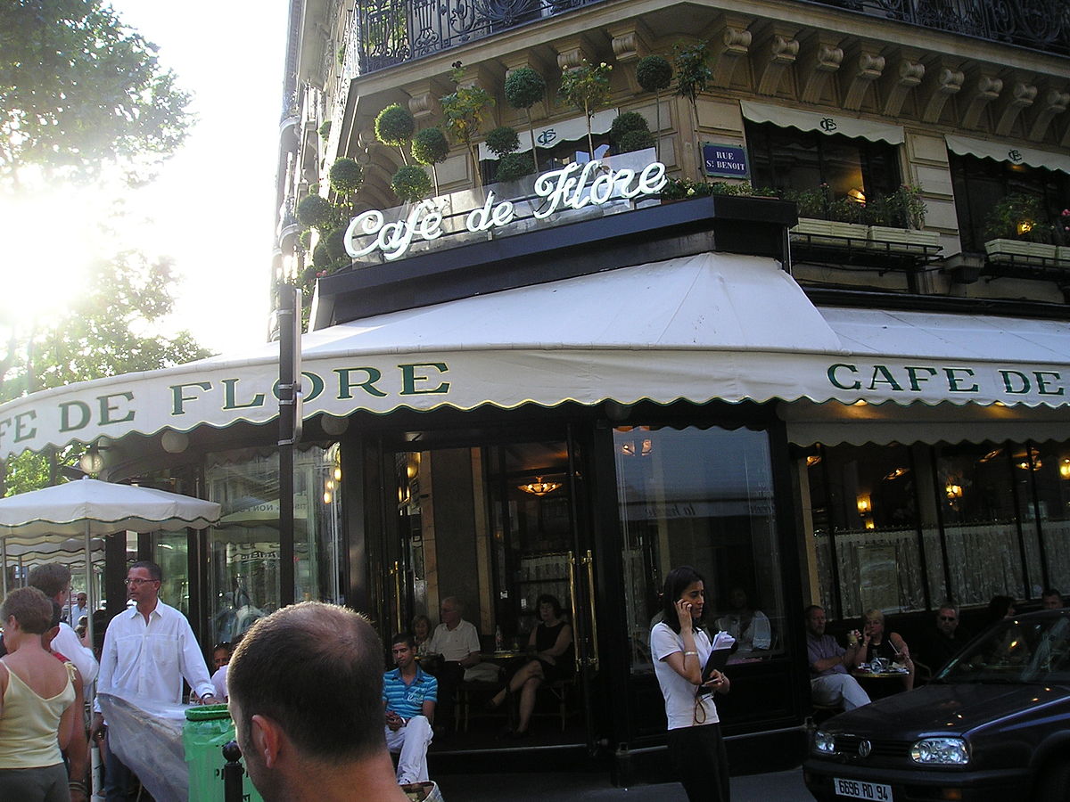 Le Café de Flore, un autre café parisien célèbre, à Saint-Germain-des-Prés.