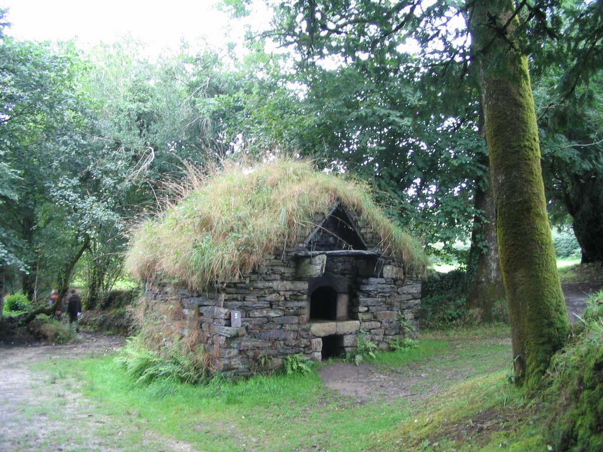 Four collectif (daté de 1870) de la maison Cornec à St Rivoal dans le Finistère