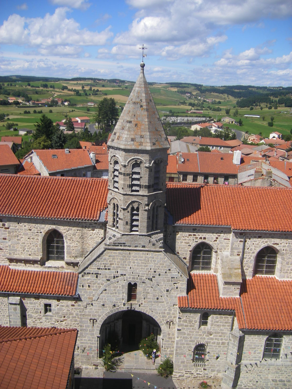 FR-43-Saugues03.JPG