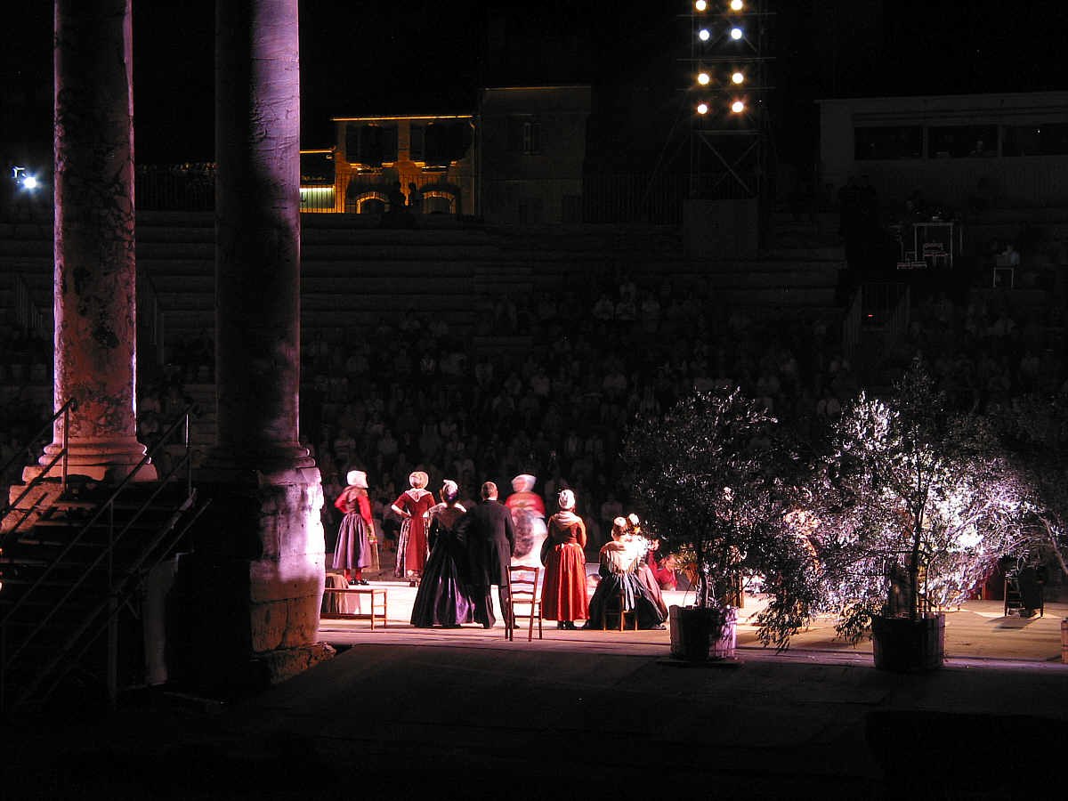 France Arles Theatre Antique night1.jpg