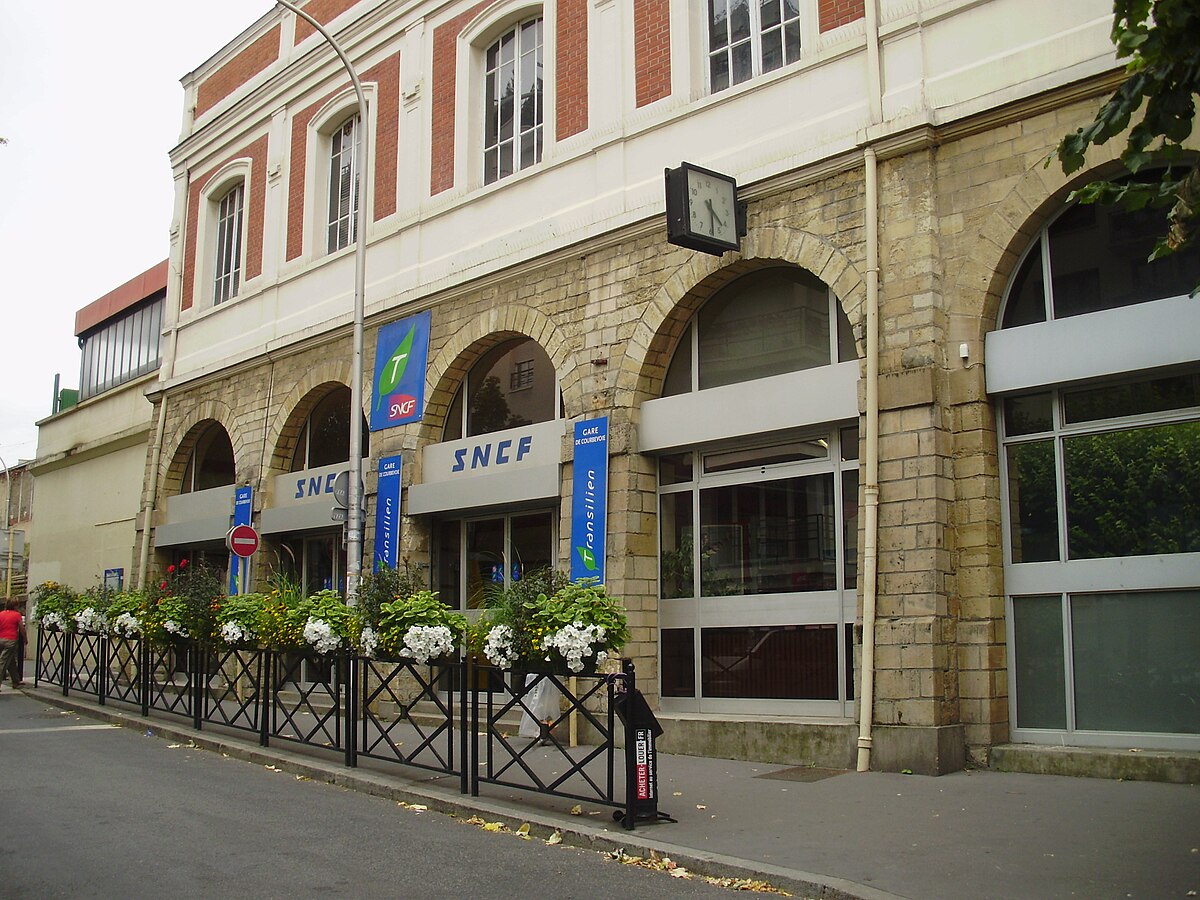Gare de Courbevoie
