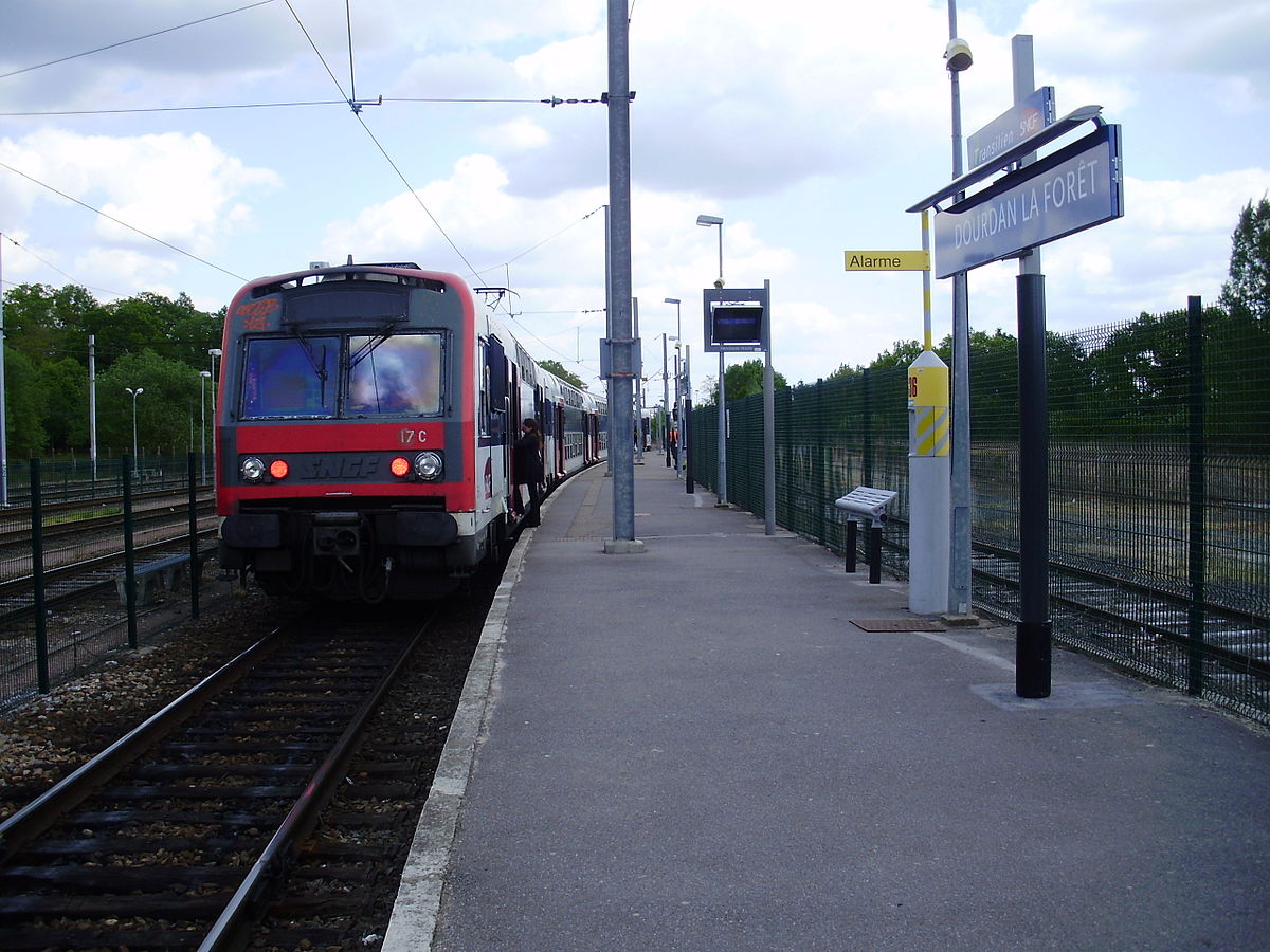 Gare de Dourdan - La Forêt