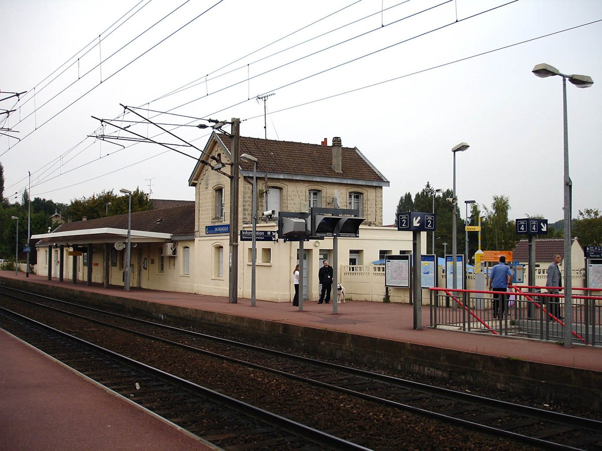 Gare de Valmondois 01.jpg