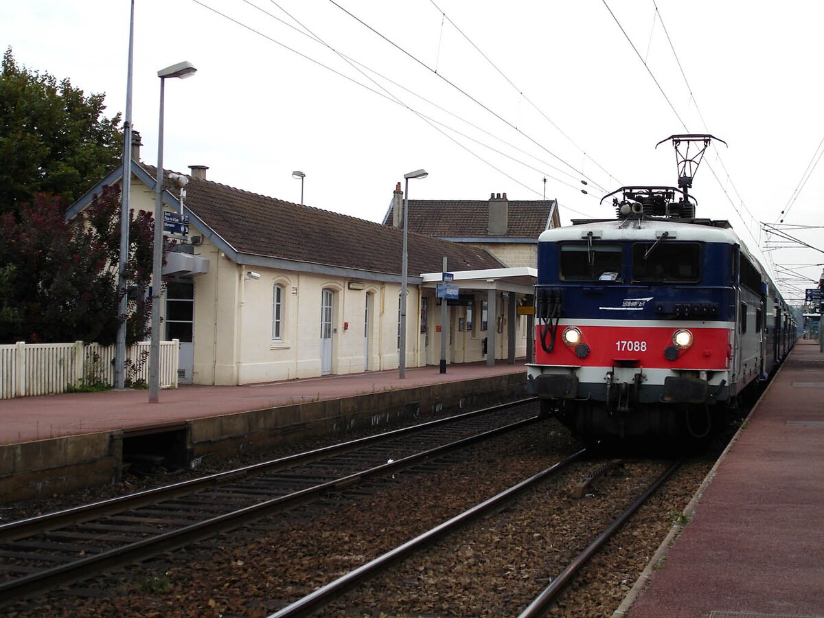 Gare de Valmondois 04.jpg