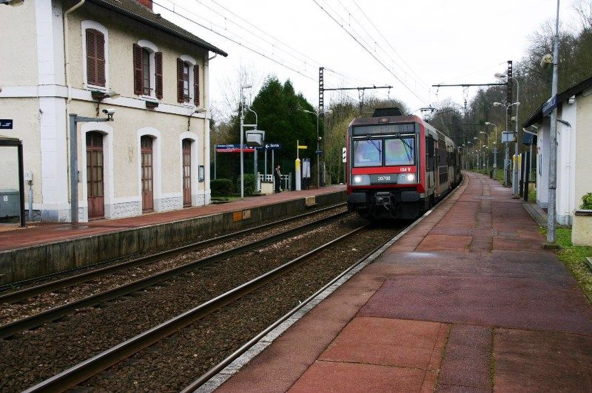 Gare du Coudray-Montceaux