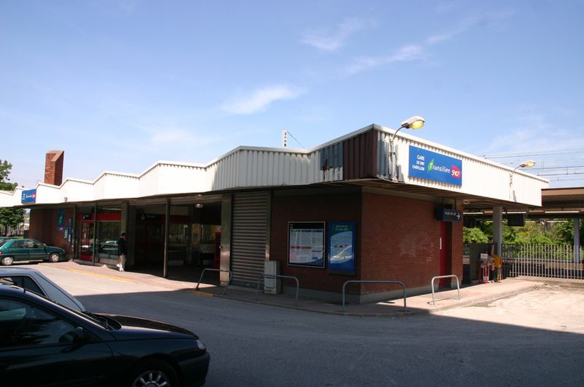 La façade côté rue.