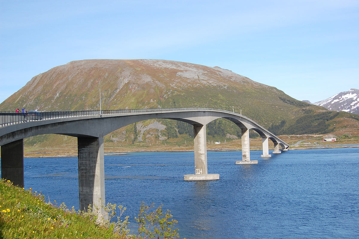 Gimsoystraumen Bridge Lofoten 2009.JPG