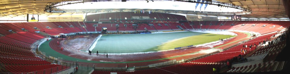Gottlieb-daimler-stadion-innen.jpg
