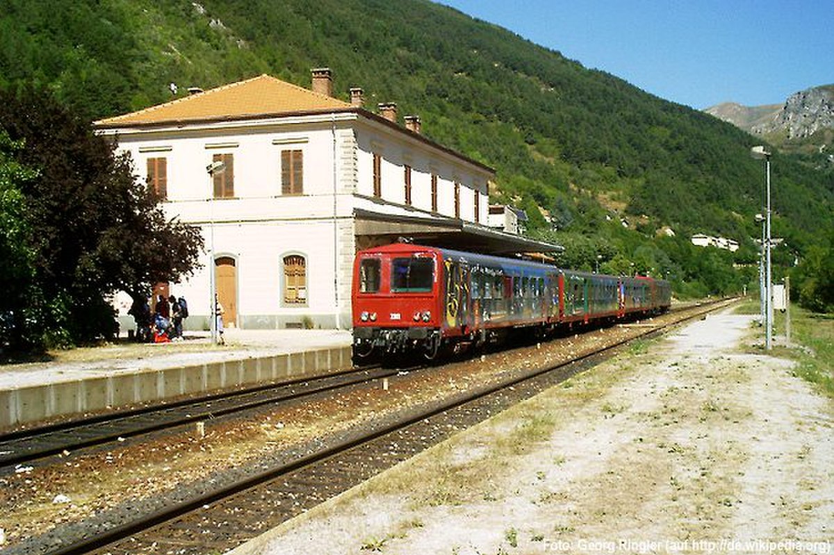 Gare de Tende à l'été 2003 avec le Train de Merveilles