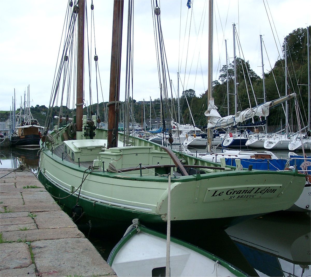 Le Grand Léjon amarré à quai au port du Légué (Saint-Brieuc)