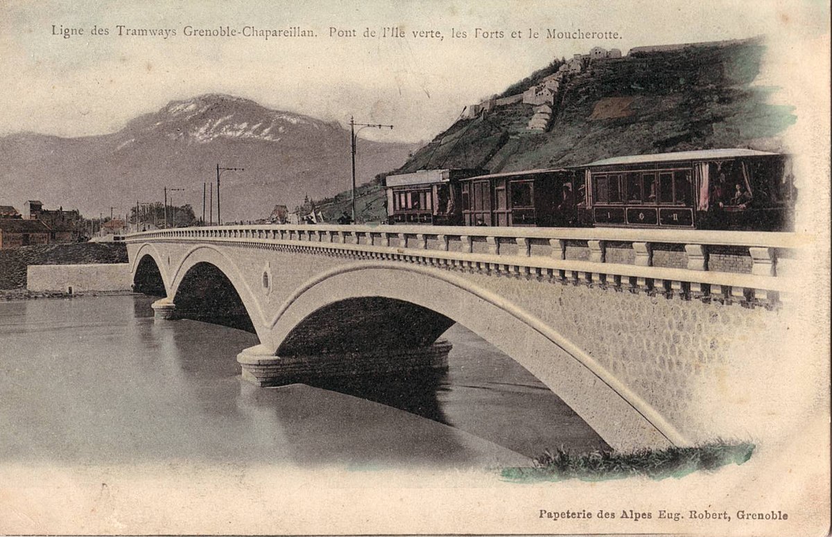Le Tramway Grenoble Chapareillan sur le Pont de l'Île Verte