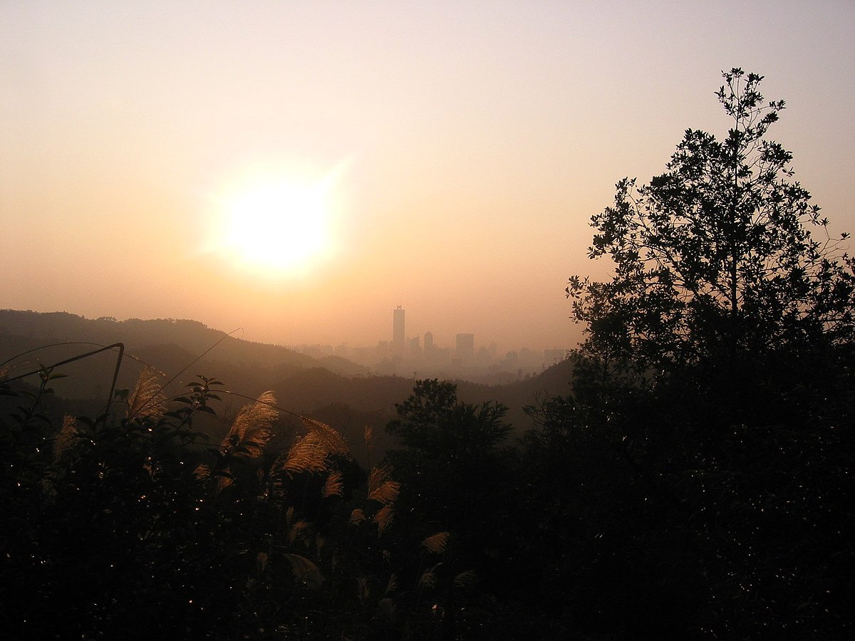Canton depuis le Baiyun Shan au lever du soleil