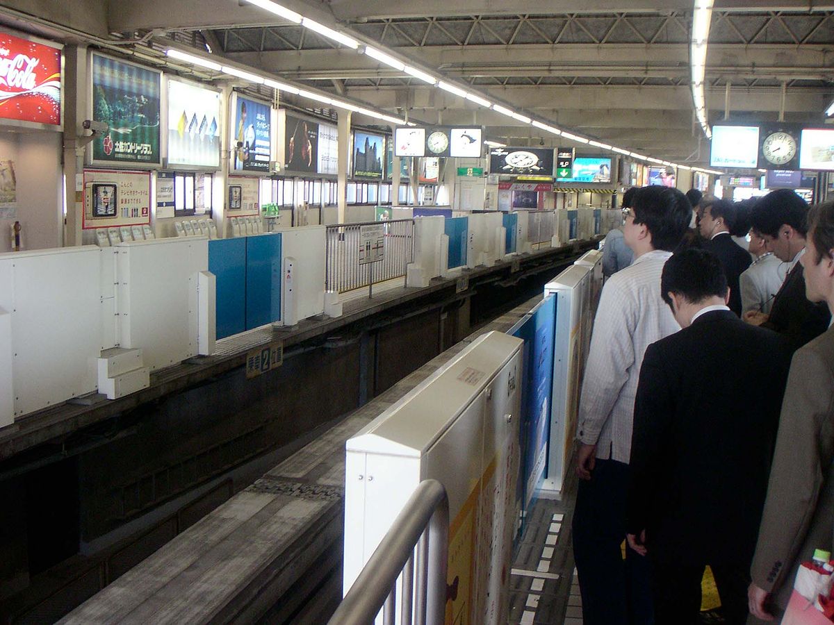 HamamatsuchoMonoApr05.jpg