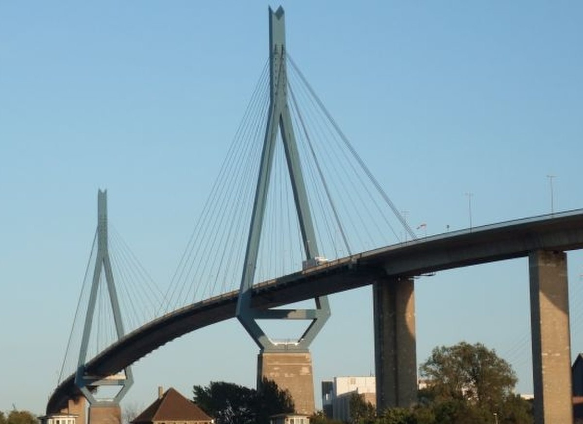 Hamburg Köhlbrandbrücke-edit.jpg
