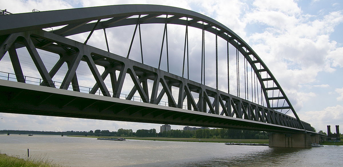 Hammer Brücke Düsseldorf seitlich.jpg