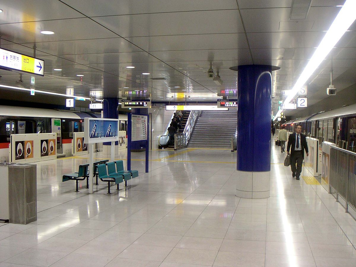 HanedaAirPortBdg2Apr05.jpg