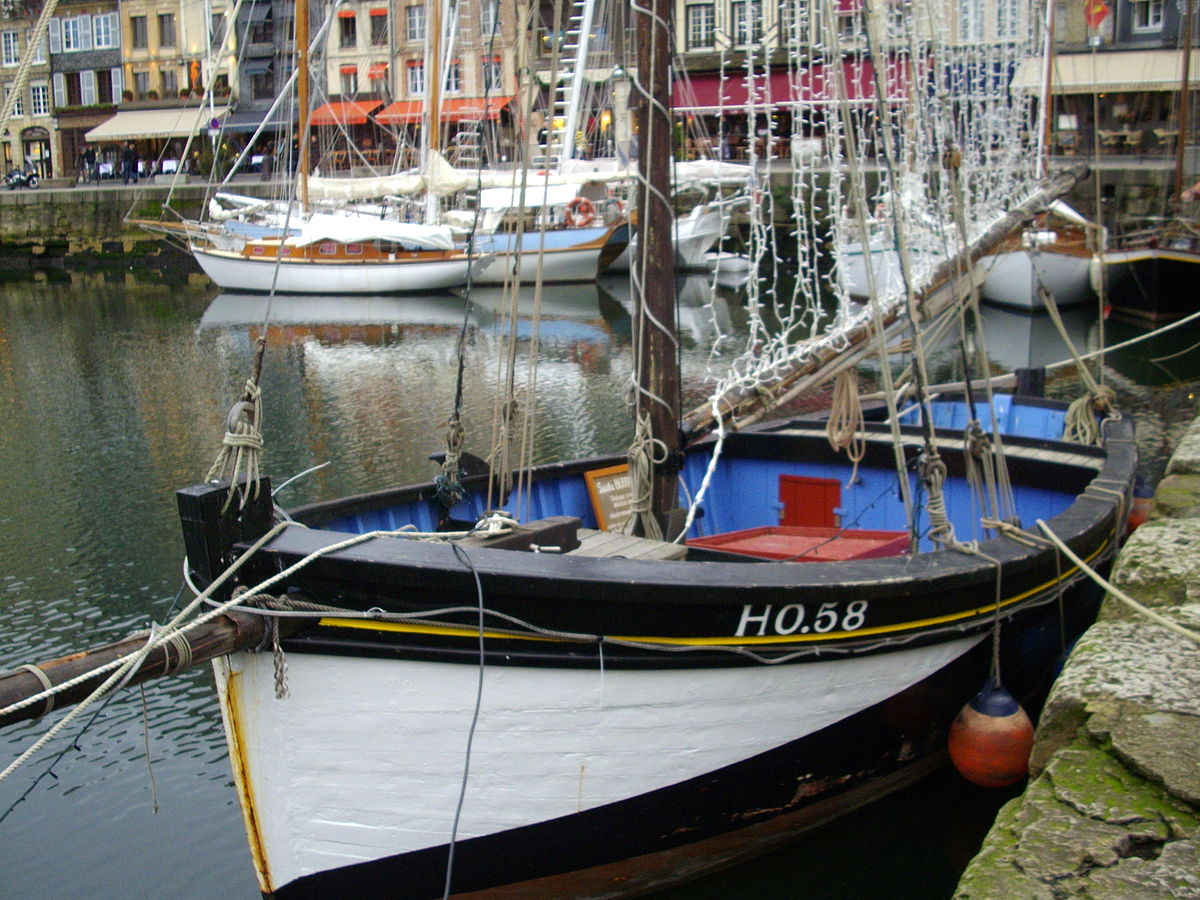 Sainte-Bernadette dans bassin du vieux-port d'Honfleur