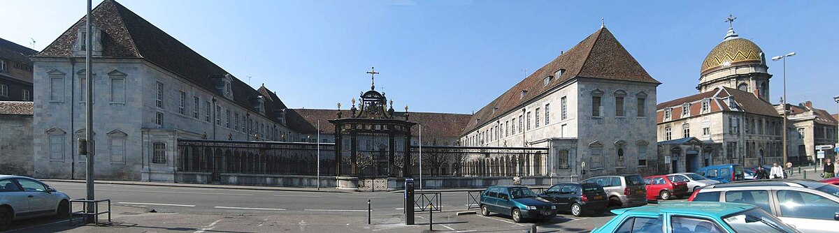 Hopital Saint Jaques de Besancon.jpg