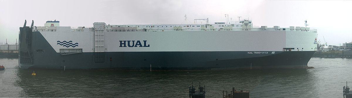 Le Hual Transporter, construit en 1999, ici quittant Hambourg en mars 2004