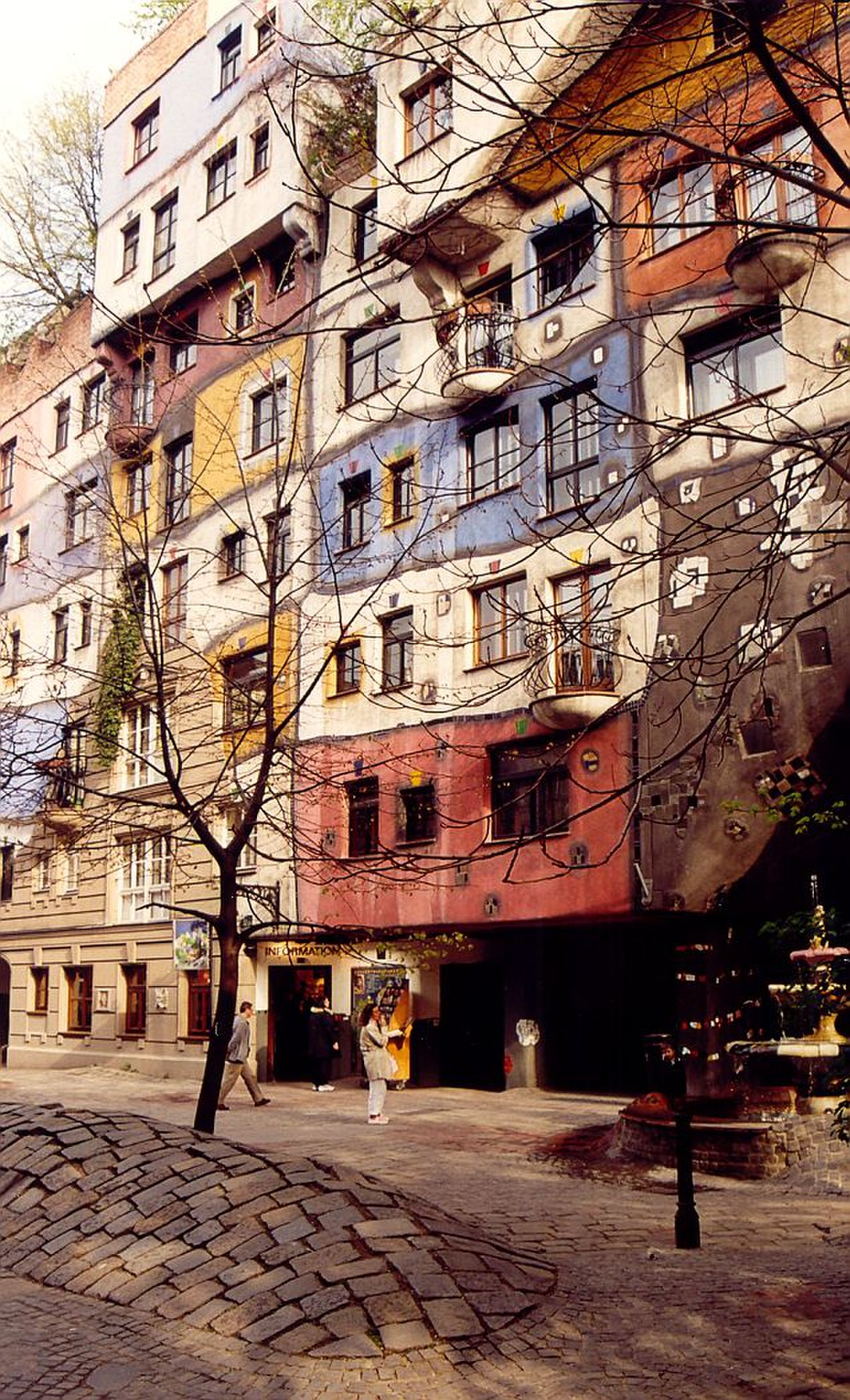 Hundertwasserhaus 1.jpg
