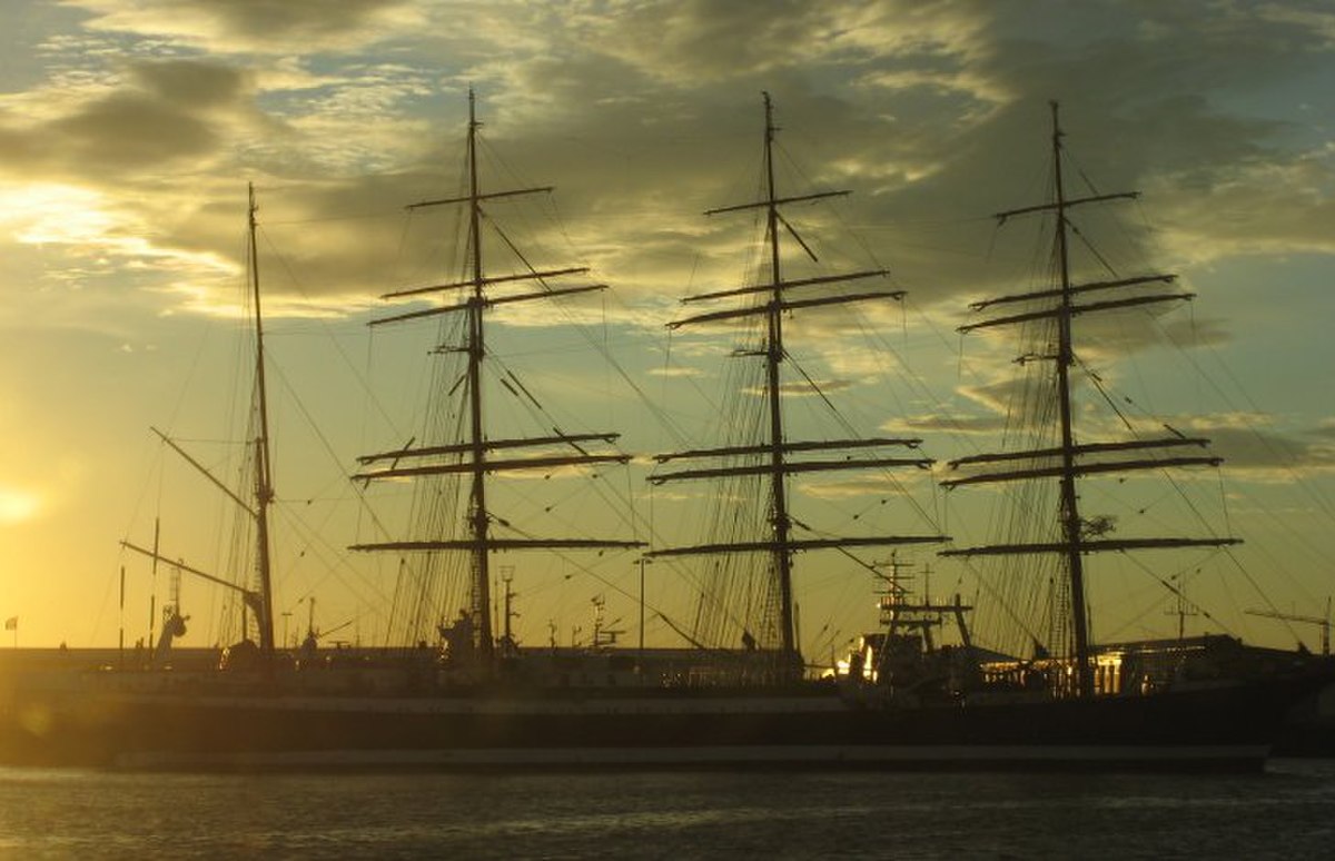 Le Sedov dans le port de Reykjavík, Islande, en juillet 2006