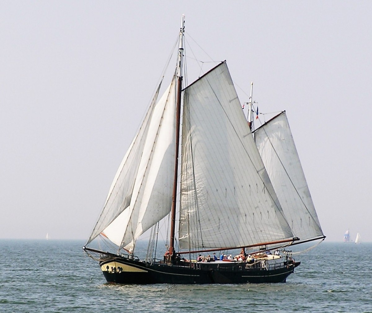 Voiles à corne sur ce bateau traditionnel hollandais.
