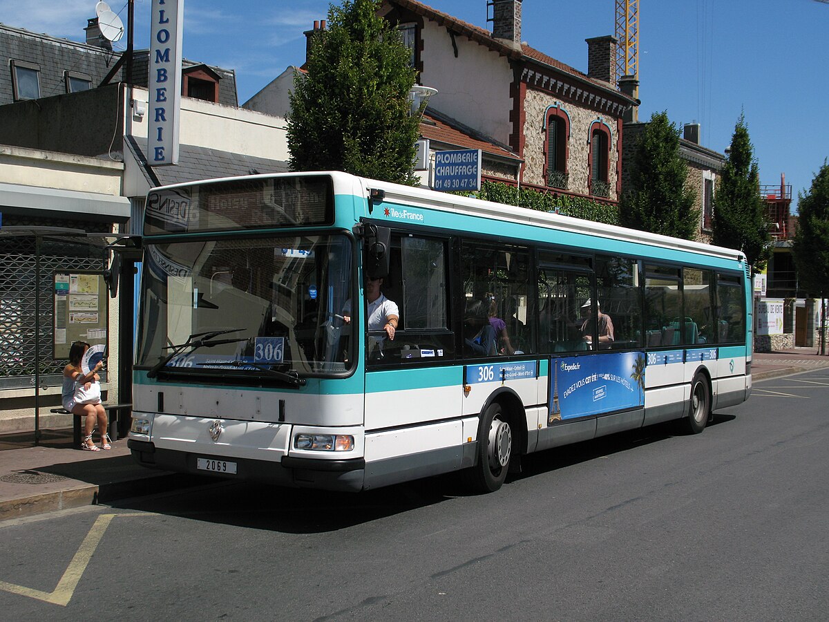 Île-de-France RATP Renault Agora S n°2069 L306 Villiers-sur-Marne Le Plessis-Trévise RER.JPG