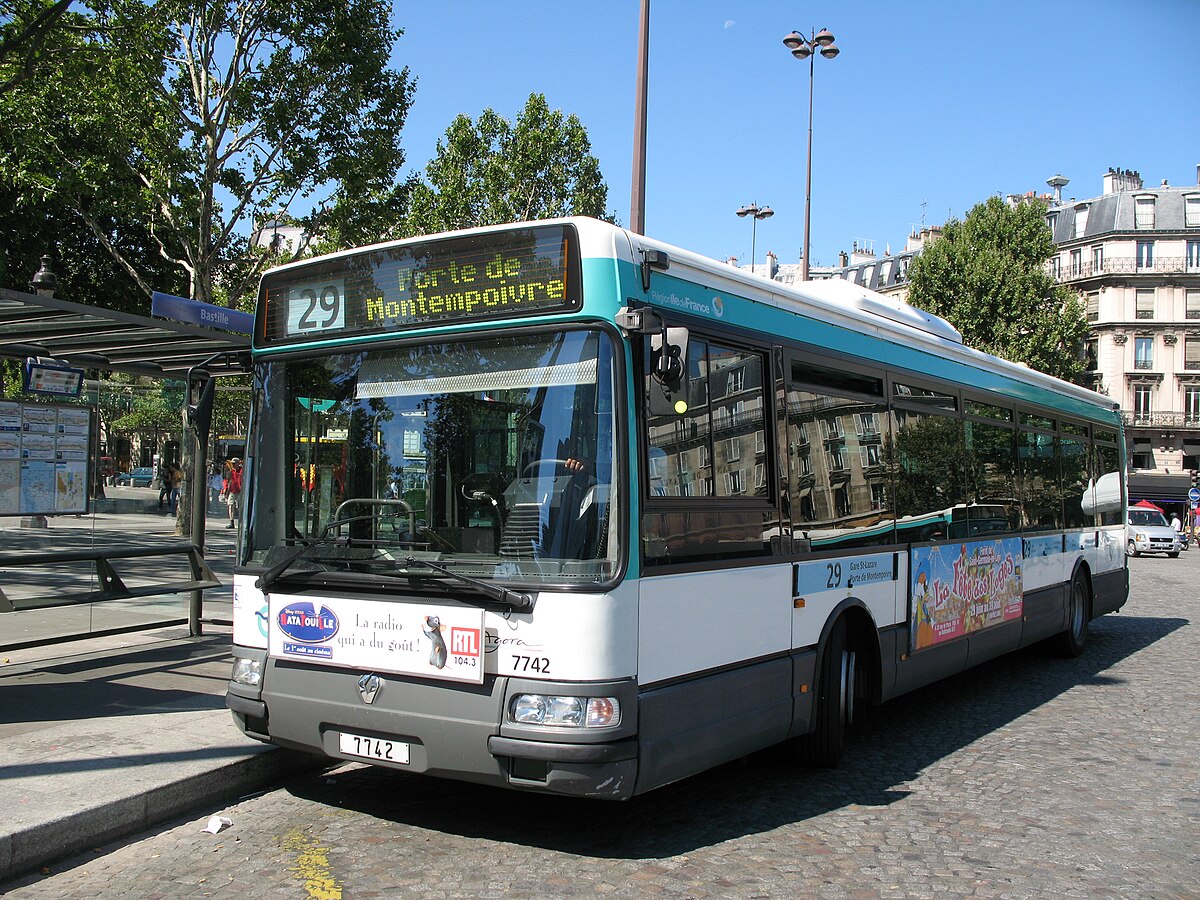Île-de-France RATP Renault Agora S n°7742 L29 Bastille.JPG