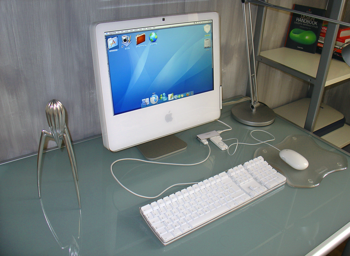 L'un des premiers ordinateur Apple à passer sous processeur Intel : L'iMac (Ici iMac Intel Core Duo17
