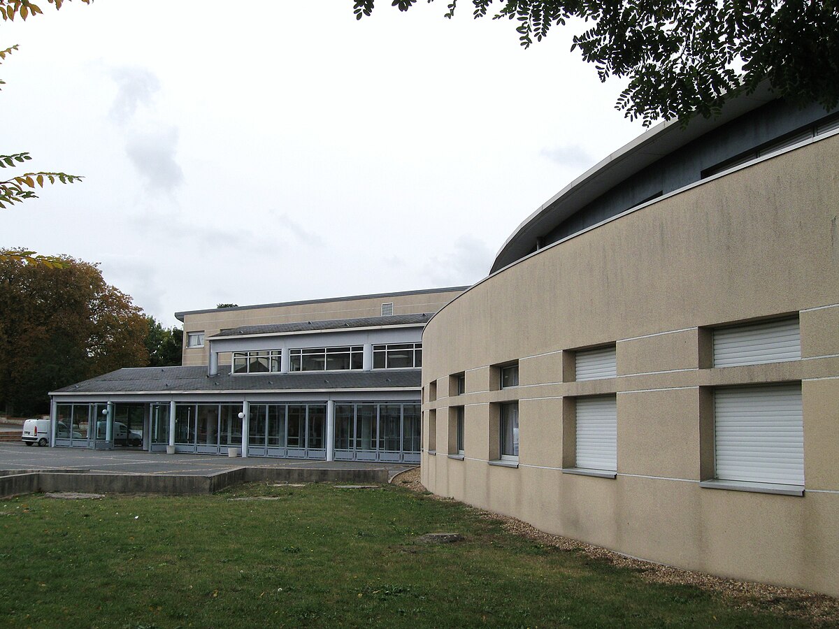 Ingré lycée Maurice Genevoix 1.jpg