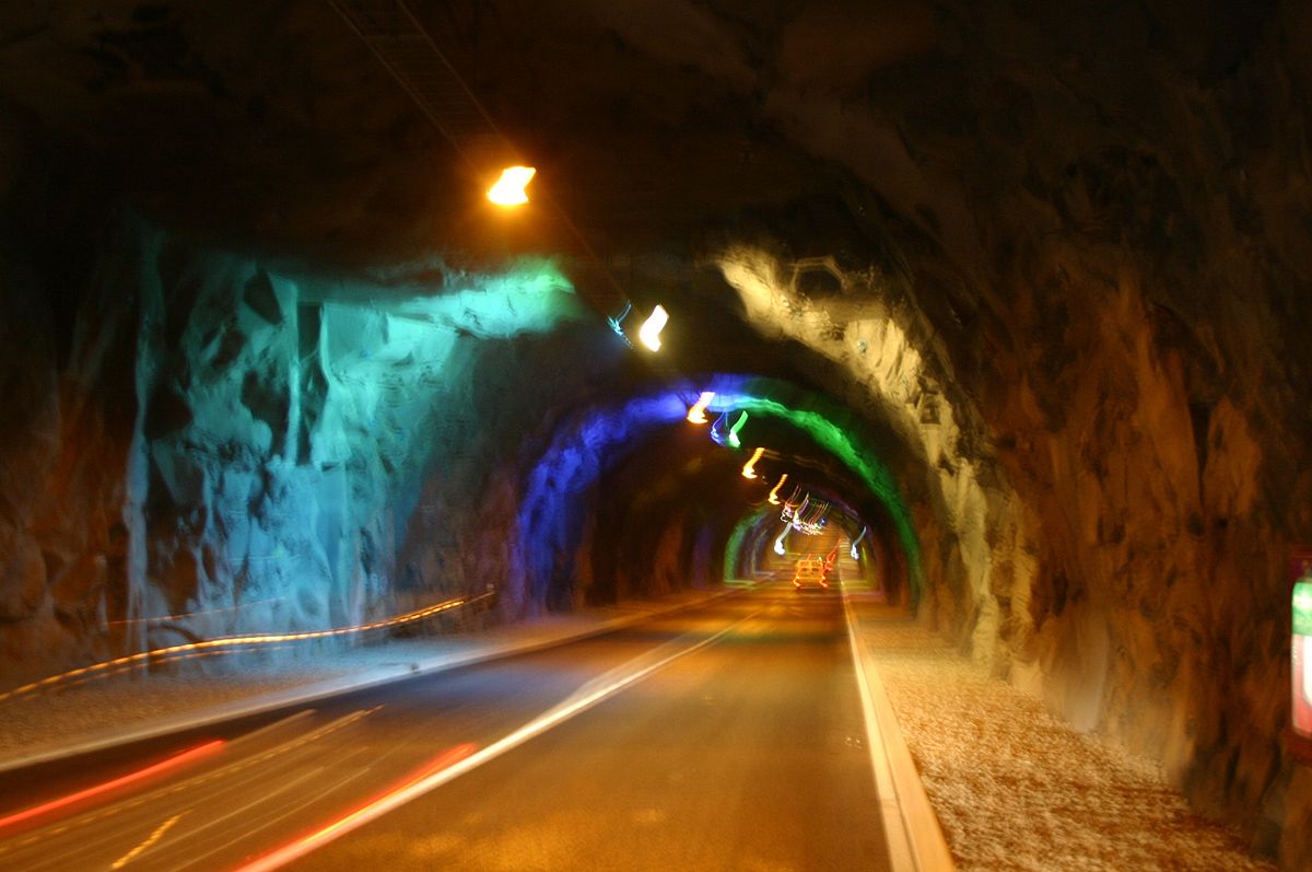 Inside Norðoyatunnilin 1.jpg