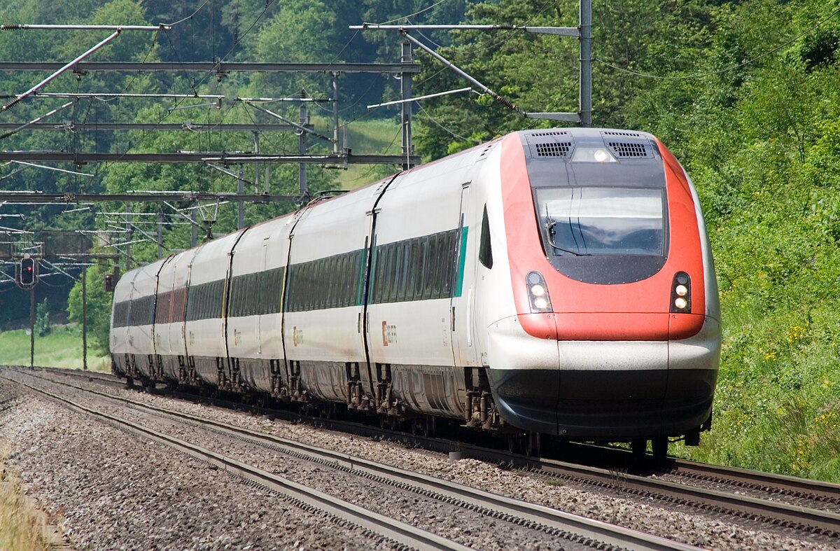 Une rame ICN pendulaire, mise en service dans le projet Rail 2000