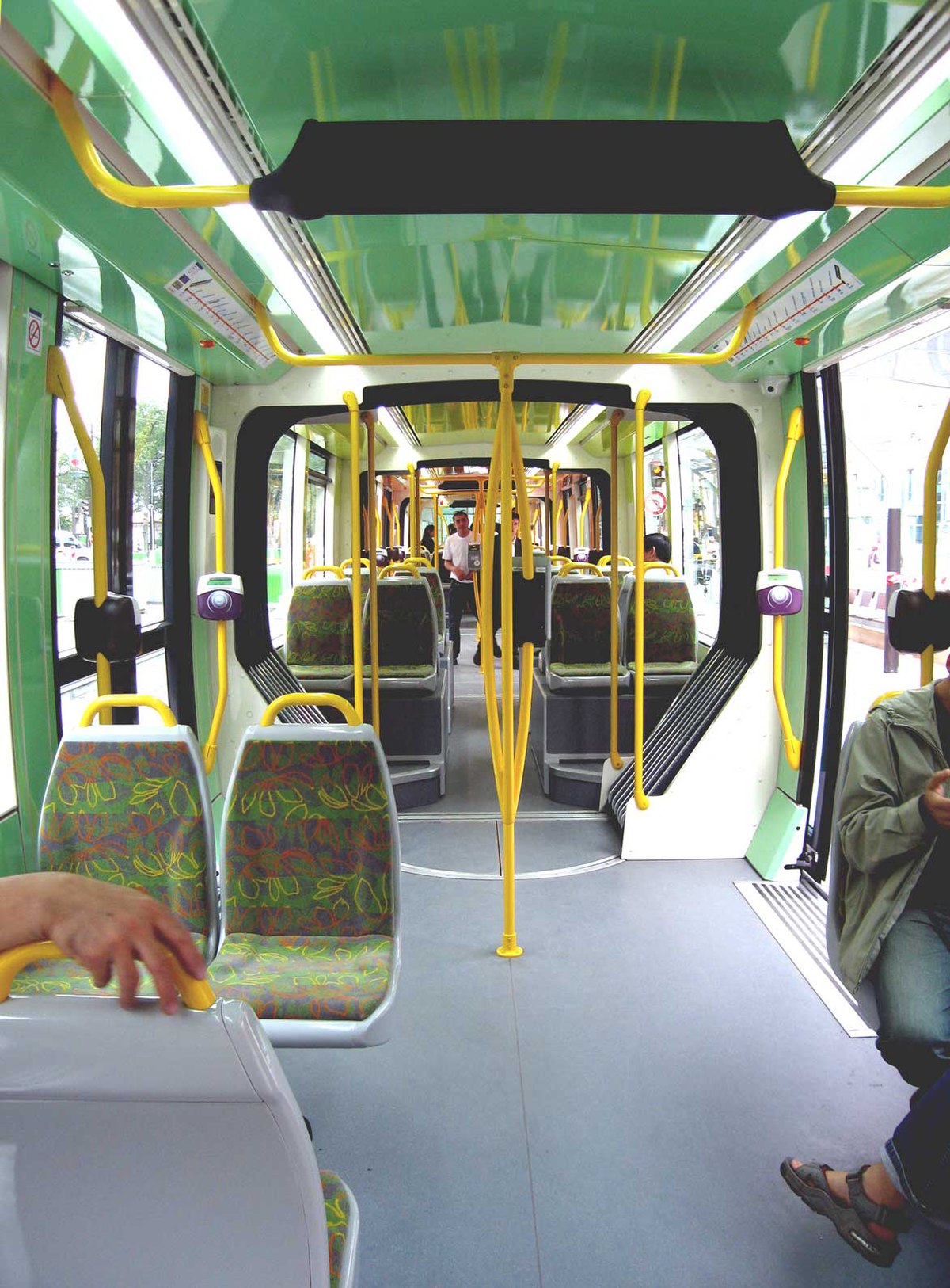 Intérieur d'une rame de la ligne T3