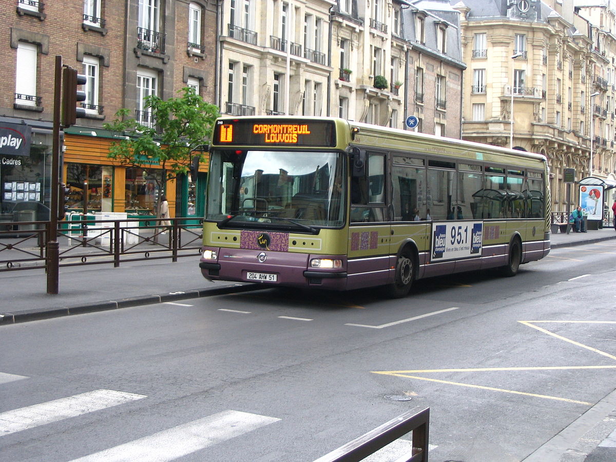 Autobus standard Irisbus Agora , à Reims, France