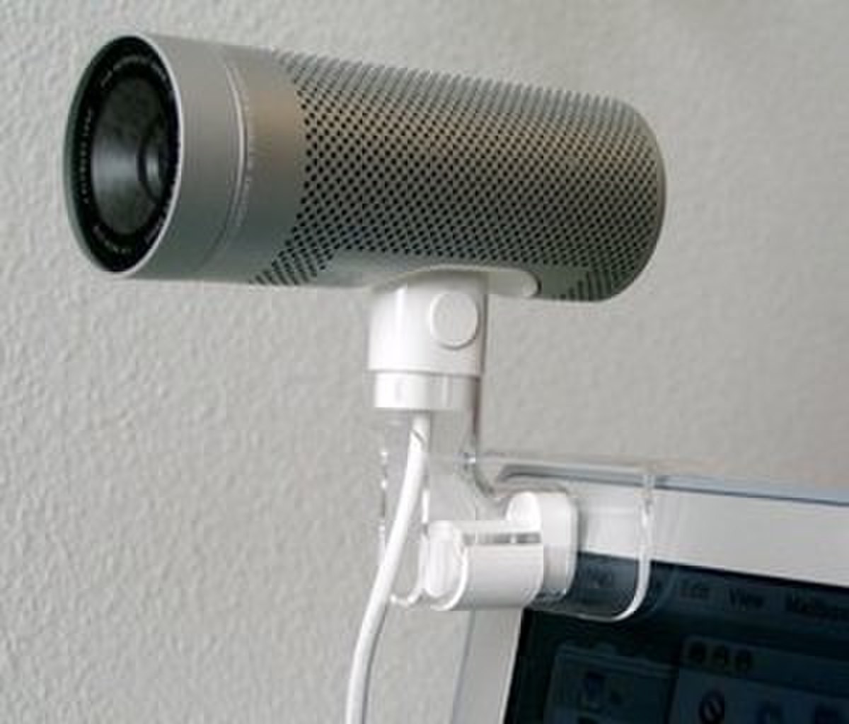 L’iSight montée sur l'écran plat d'un iBook