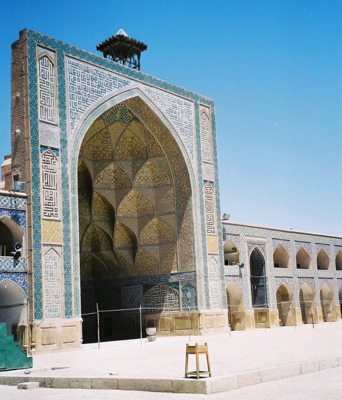 Ispahan un des quatre iwans de la mosquée dite du vendredi.