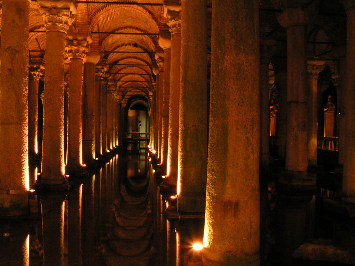 Les colonnades de la Citerne Basilique à Istanbul