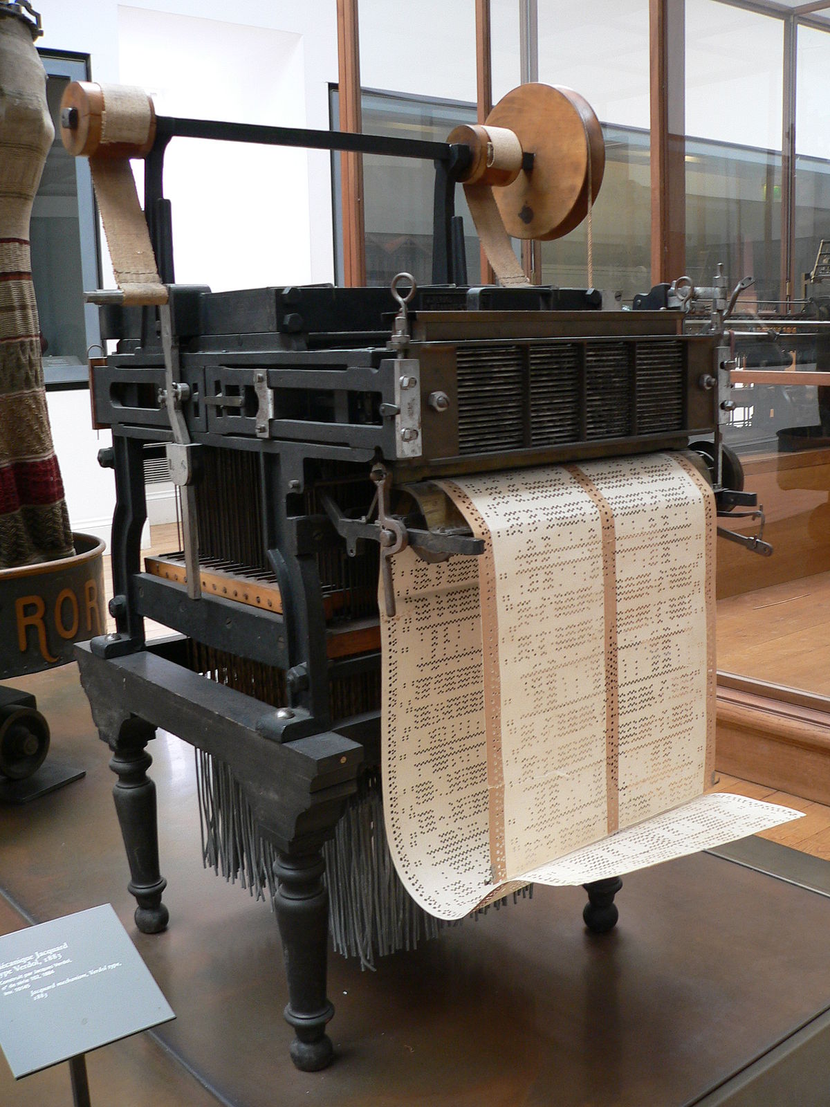 (1801) Métier à tisser programmable de Jacquard.