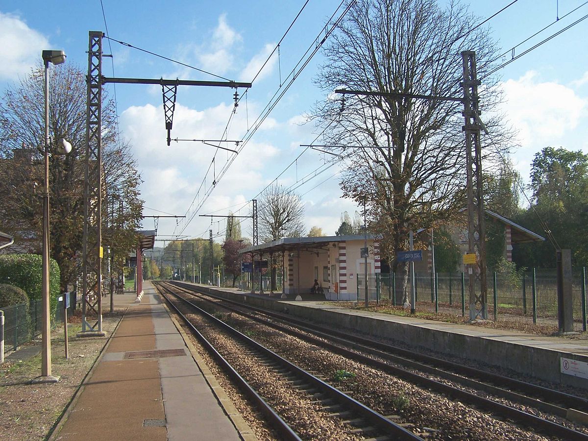 Vue de la gare côté voies.