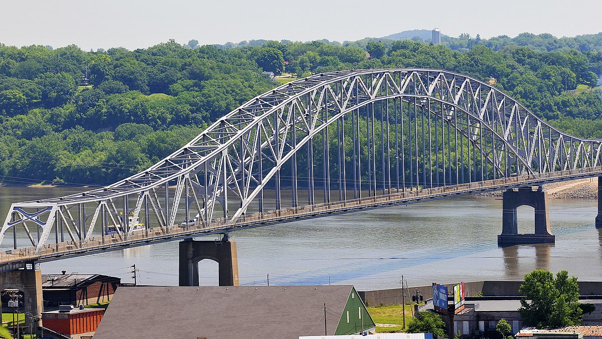 Julien Dubuque Bridge.jpg