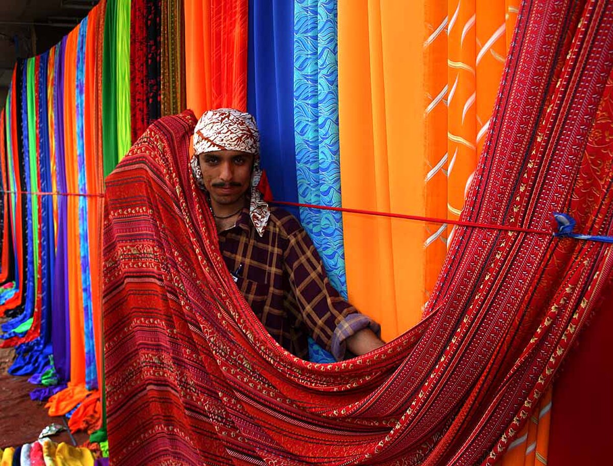 Marché d'étoffes à Karachi