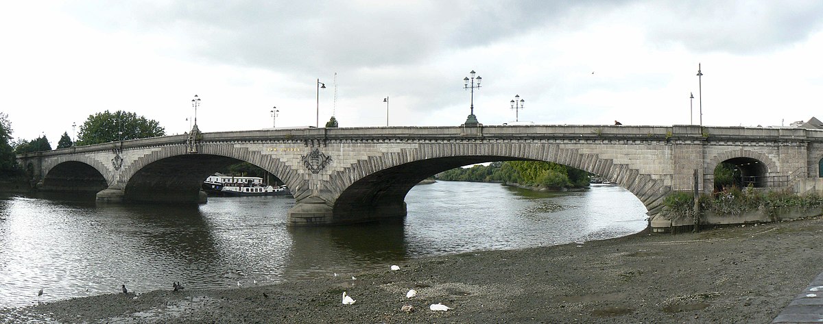 Kew Bridge in London 2007 Sept 21.jpg