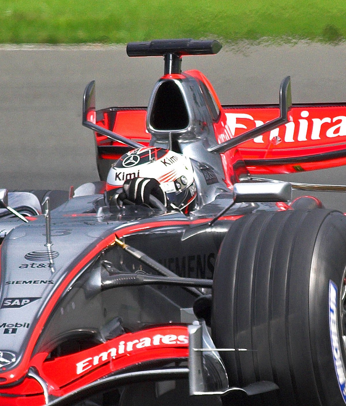 KImi Räikkönen au volant de la MP4-21 en avril 2006sur le circuit de Silverstone