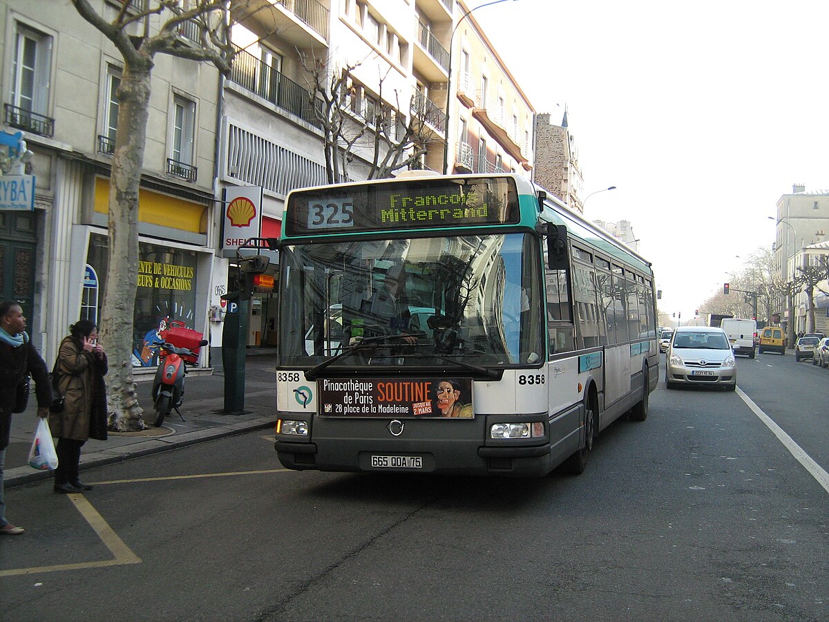 L'Agora Line 8358 à Vignerons (Vincennes).JPG