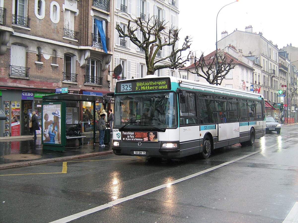 L'Agora Line n° 8439 à Bérault sur la ligne de bus 325 de la RATP.JPG