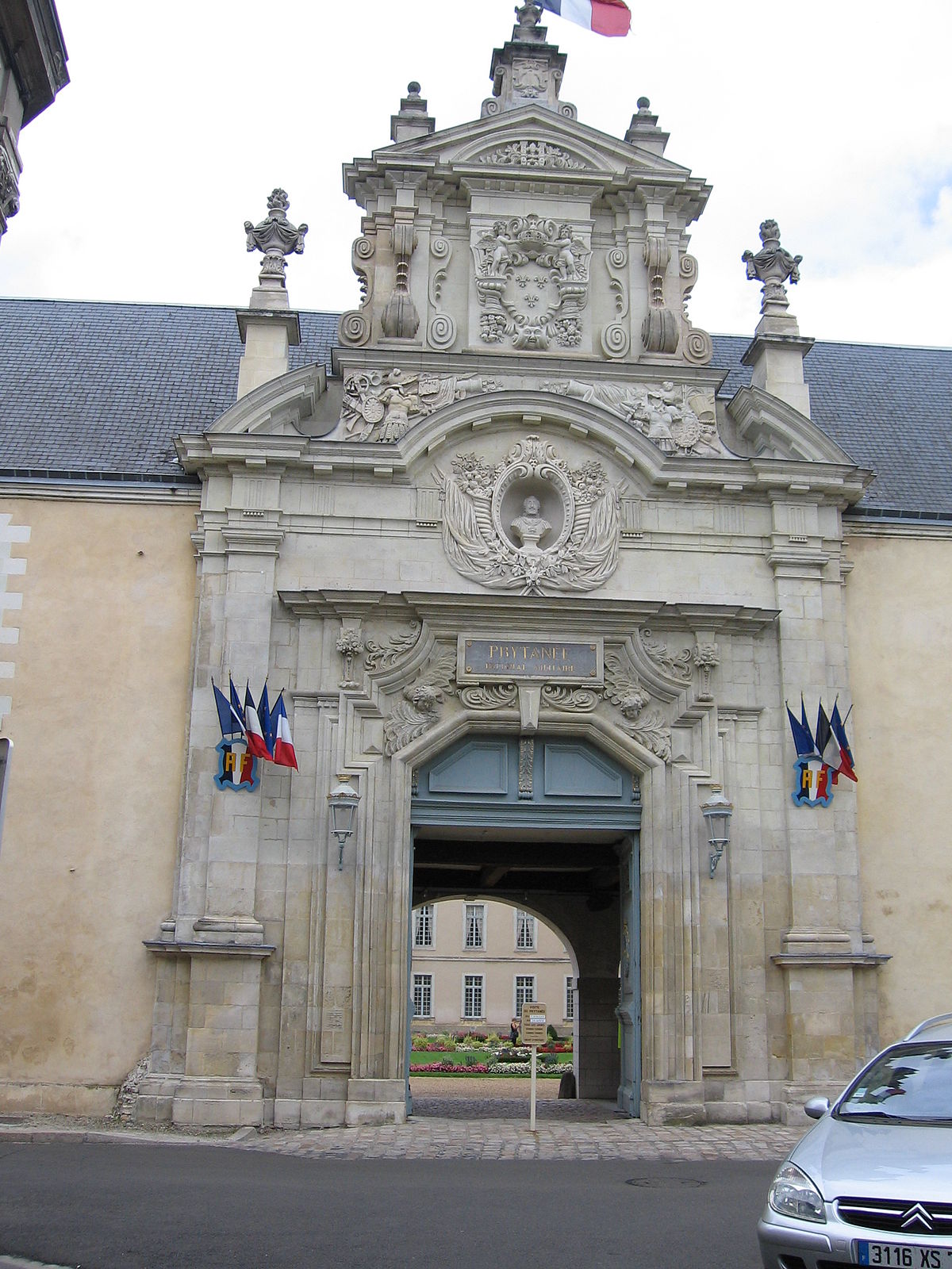 La Flèche, Collège jésuite (portail).JPG