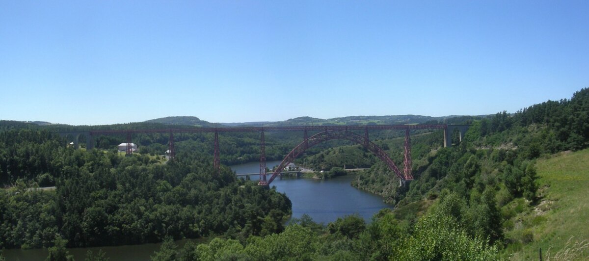 La Truyère et le viaduc de Garabi.JPG